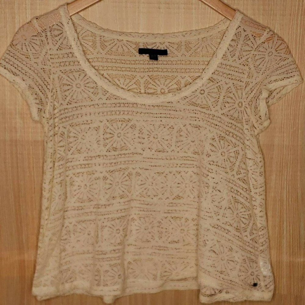 American Eagle Cream Lace Crop Top. Extra Small